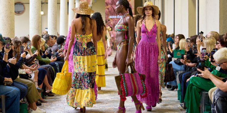 Miss Bikini Luxe presenta “Boho Dream, la libertà in movimento”: la collezione SS26 è un inno alla femminilità indomita